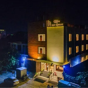 Square, India Hotel